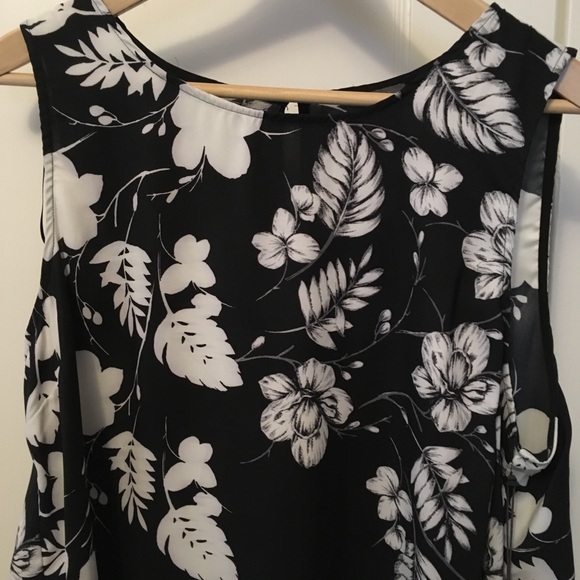 Vince Camuto Tops - New w/tags Vince Camuto hi-low tunic size L.